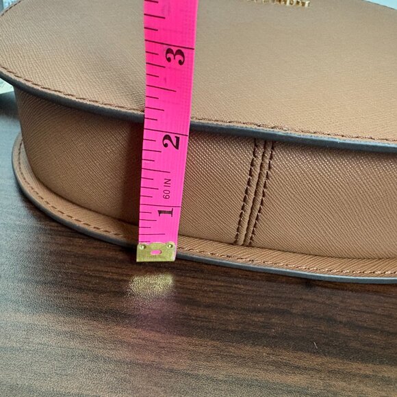 Michael Kors Jet Set Travel Oval Medium Saffiano Leather Crossbody Bag Luggage - Picture 5 of 9